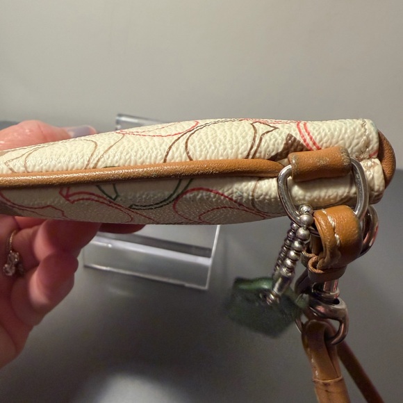 EUC Coach Chelsea Heritage Wristlet - Picture 10 of 15